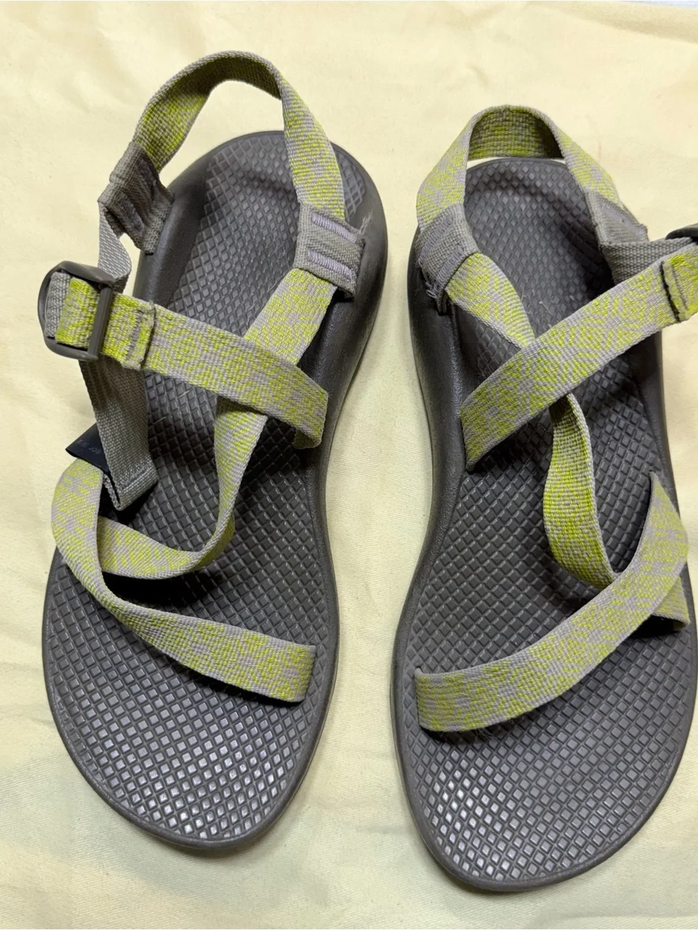 Chaco Z/Cloud 2 Women’s sz 9 Toe Loop Sandals